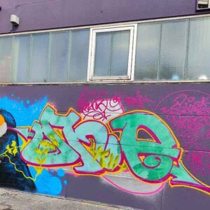 Graffiti mit Buchstaben "One" während Graffiti- und Streetart Workshop im Stellwerk Herrsching / Legale Wand am Bahnhof der Gemeinde, Jugendarbeit 2023 ErwaOne
