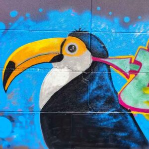 Streetart Pelikan gesprüht auf eine legale Wand in Herrsching am Ammersee, Oberbayern durch Erwa.One im Rahmen seines Workshops im Stellwerk / Haus der Jugend im Rahmen des Spray my day Festivals 2023