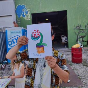 Bavarian Safari Graffiti Jam Landsberg 2023 ErwaOne zeigt Skizze welche von einem sechsjährigen Kind ausgemalt wurde. Bild zeigt Fleischfressende Planze aus Mariokart