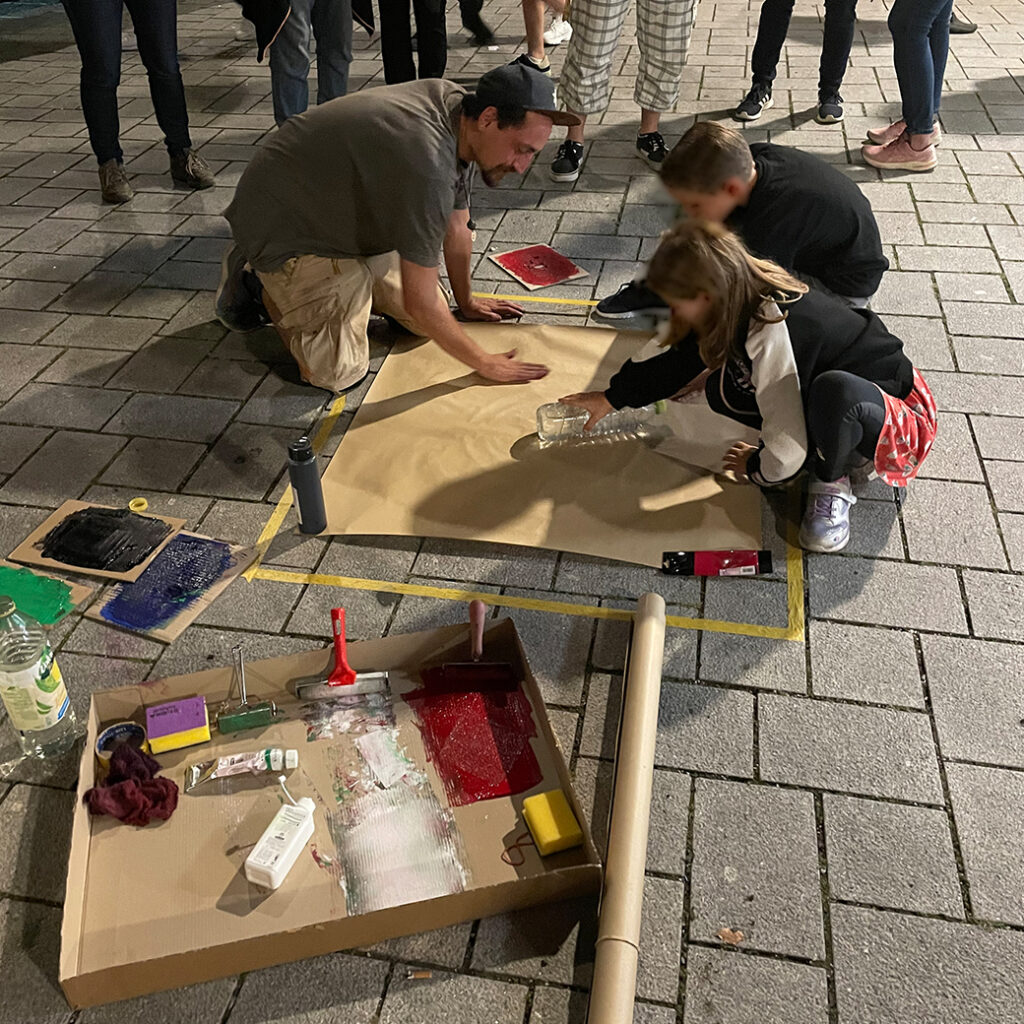 Print the City mit urban Art Künstler Erwa.One  - Lange Kunstnacht 2023 am Hauptplatz von Landsberg
