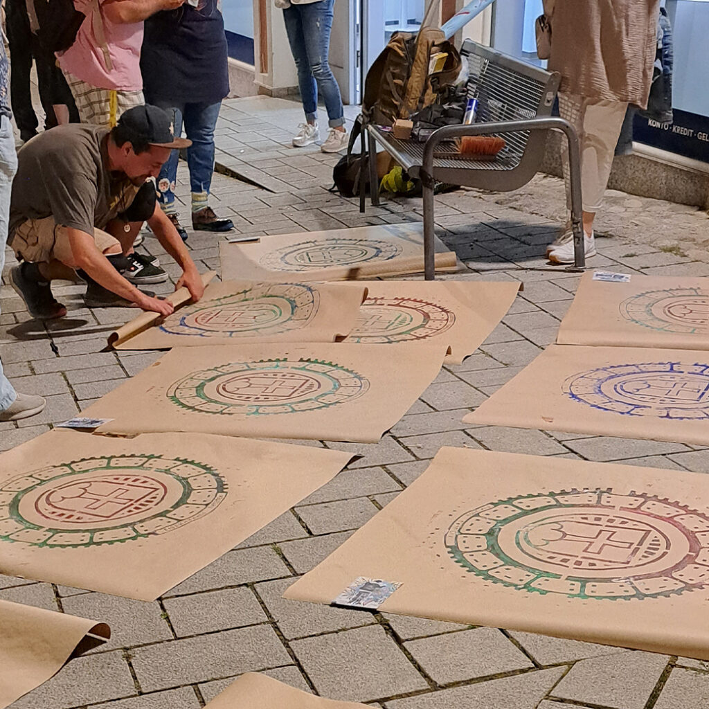 Print the City mit urban Art Künstler Erwa.One-  Lange Kunstnacht 2023 am Hauptplatz von Landsberg 