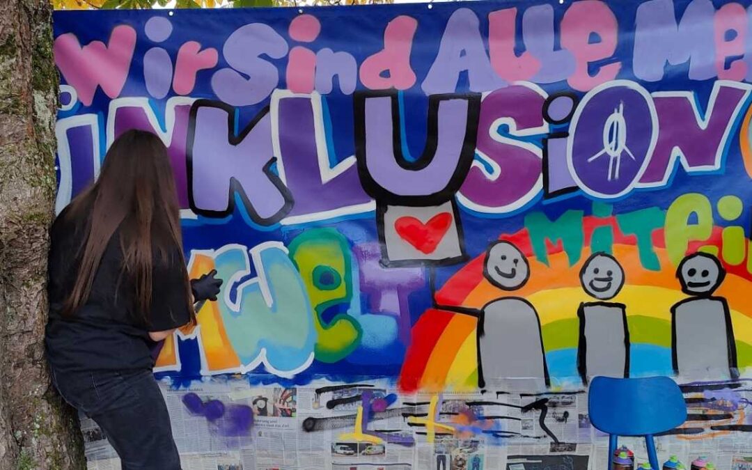 Demokratiebildung Bannergestaltung mit dem Jugendparlament von Ettringen Streetart Kunst Projekt mit Erwa.One und dem Kreisjugendring Unterallgäu