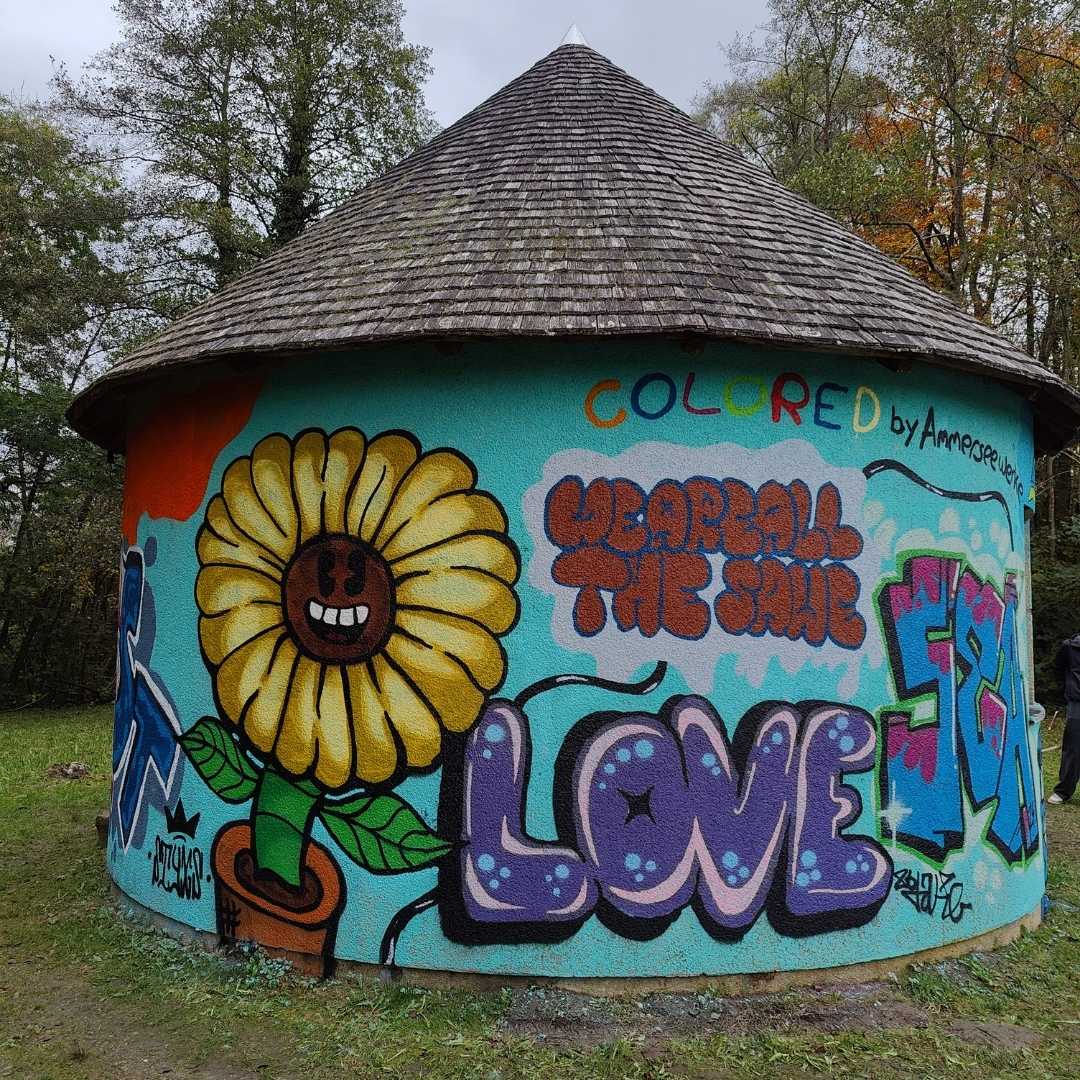 "Words for Democracy" Graffiti-Projekt mit Trafo-Haus Gestaltung durch die Workshop-Teilnehmer in der Riederau am Ammersee.