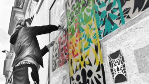 Rue Davy Paris Streetart Werk von ErwaOne in den Straßen von Paris Schablonenstil neue Ornamente