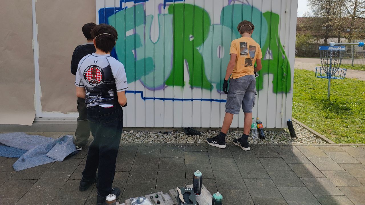 Talentcampus Kaufering Kunstprojekt und Gestaltung des Jugendzentrums Lechside Lounge mit Jugendlichen zum Thema Europa