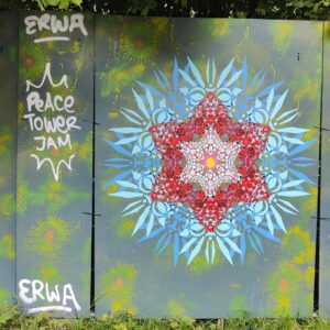 Peace Tower Jam am zukünftigen Studentenwohnheim Lechbrücke in Augsburg. Streetart und Graffiti auf Bauzäunen sorgen für Farbe und Miteinander. Neue Ornamente by ErwaOne