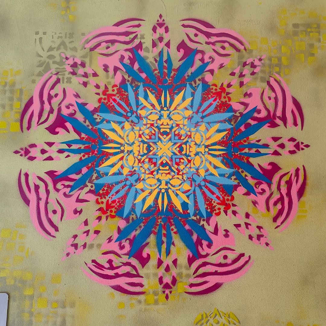 Neue Ornamente by Erwa.one Passagengestaltung der Zederpassage am Hauptplatz von Landsberg am Lech, Streetart und urbane Kunst, professionnelle Auftragsarbeit mit einzigartigen Schablonen-Motiven.